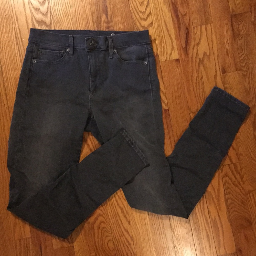 GAP Grey skinny jeans barely worn,stretchy